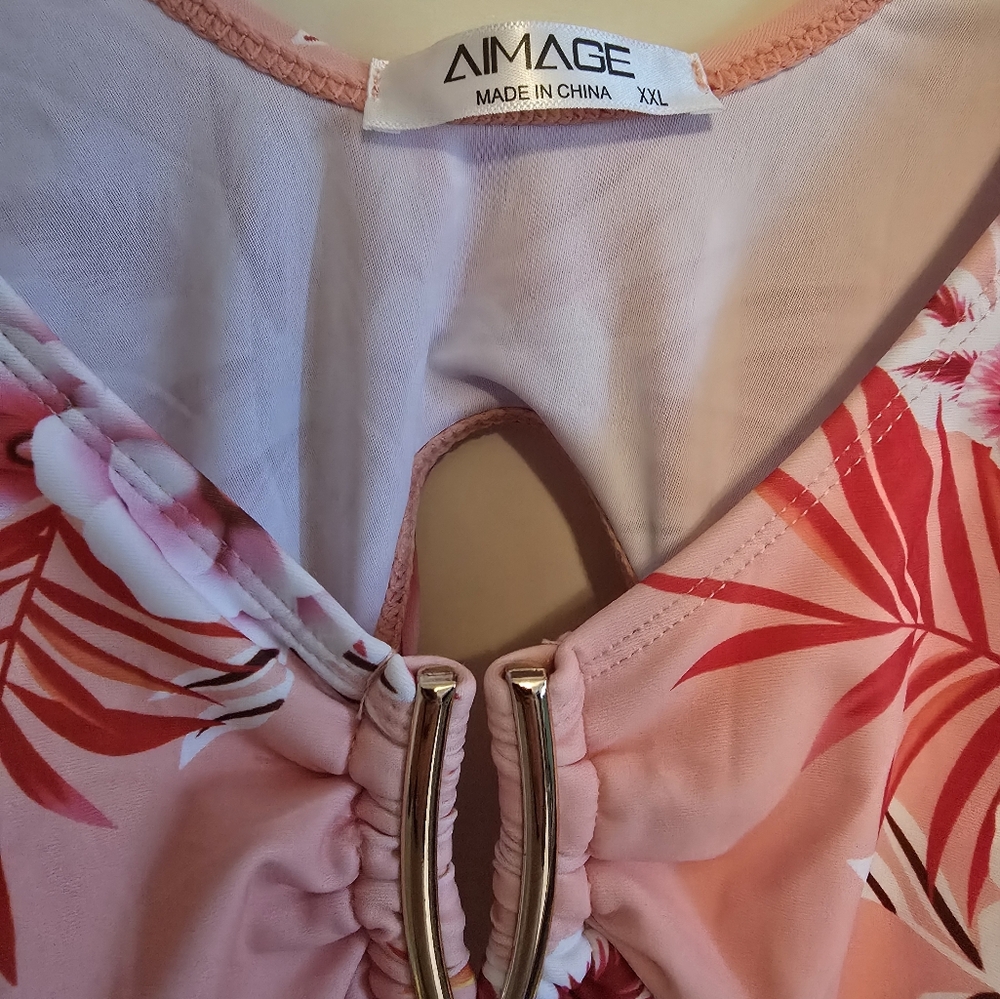 Swimsuit - Picture 4 of 6